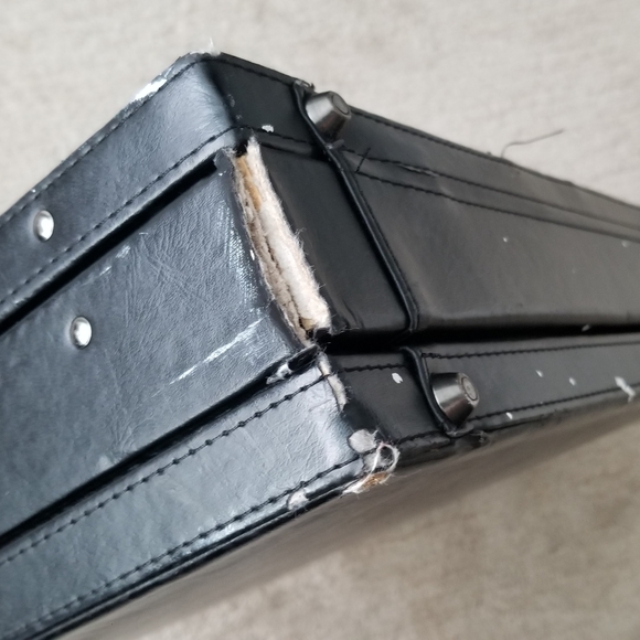 Bugatti Briefcase - Picture 14 of 14